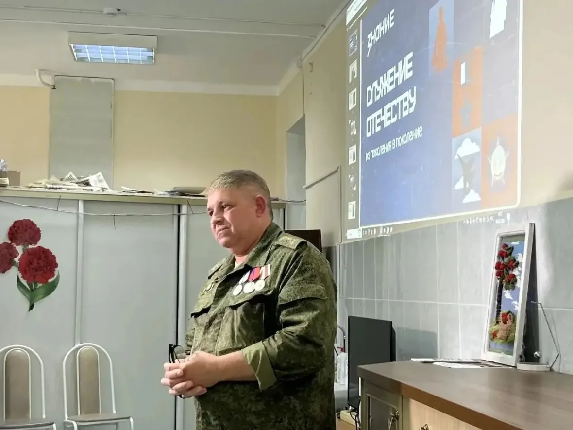 Лектор Общества «Знание» обсудил с жителями Адыгеи образ патриота и защитника Отечества