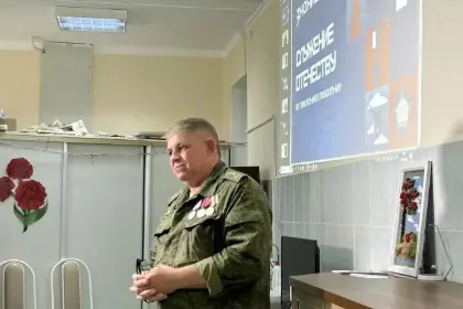 Лектор Общества «Знание» обсудил с жителями Адыгеи образ патриота и защитника Отечества